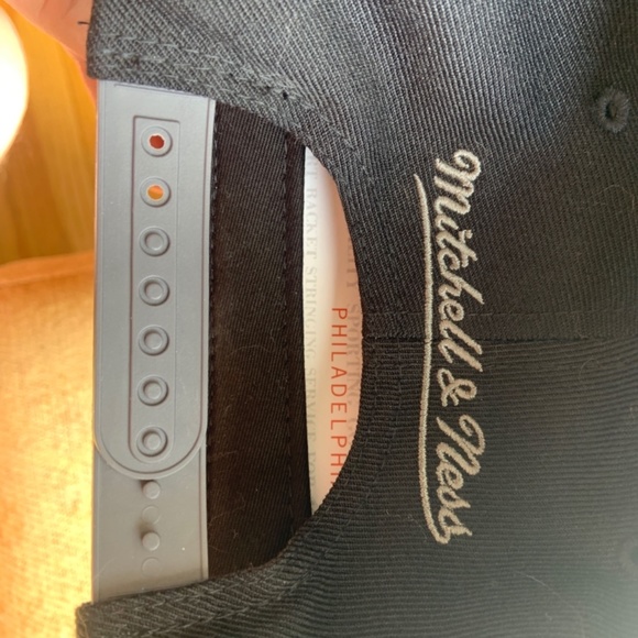 LA Lakers Hat - Picture 2 of 3